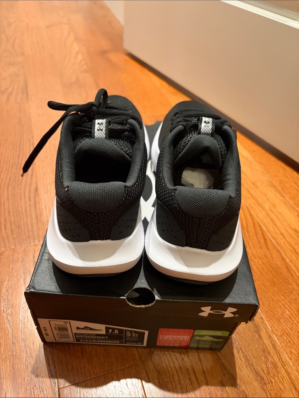 Under Armour W Charger Surge 4 Sneakers - Picture 4 of 6